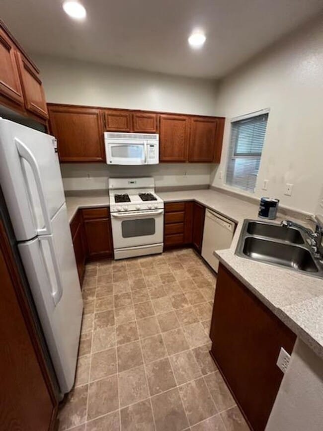 Photo - Upper Unit 2 Bedroom Condo in Gated Commun...