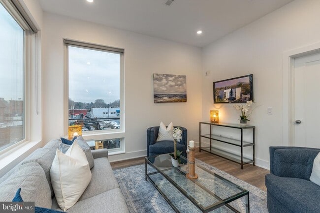 Photo - 5545 Pulaski Ave Unidad 307