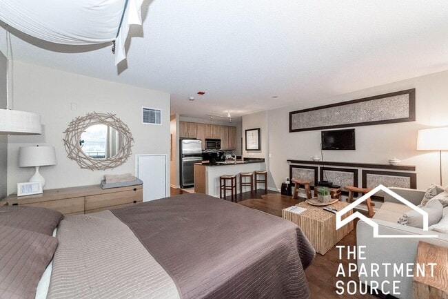 Building Photo - 353 N Desplaines St