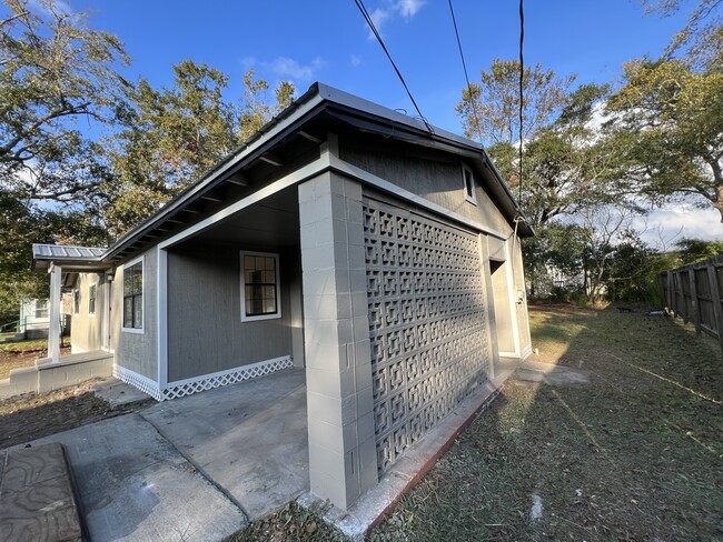 Building Photo - 3602 Habersham St Rental