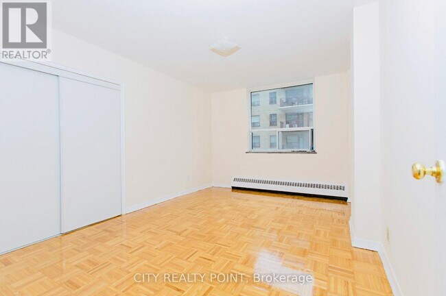 Photo - 490 Eglinton Ave E Unité 704