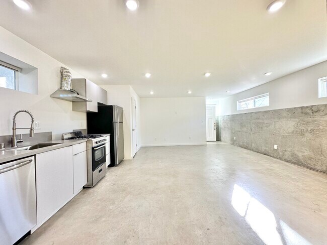 Photo - 2429 W Ave 33 Unit 1/4