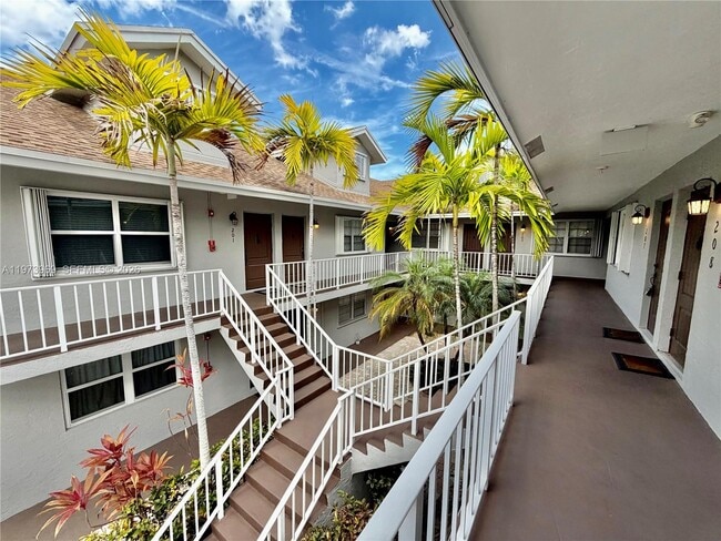 Building Photo - 510 NE 17th Ave Unit 207