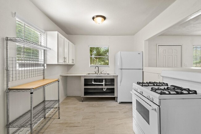 Photo - 759 Avondale Ave