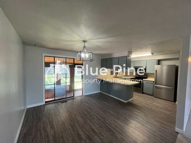 Photo - 2304 E Oakmont Dr