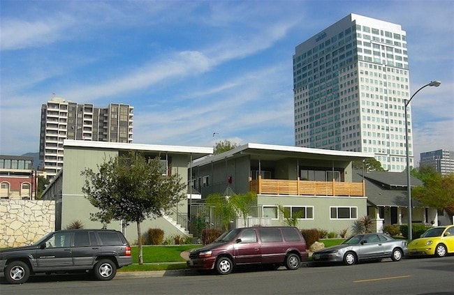 Primary Photo - Doran Apartments