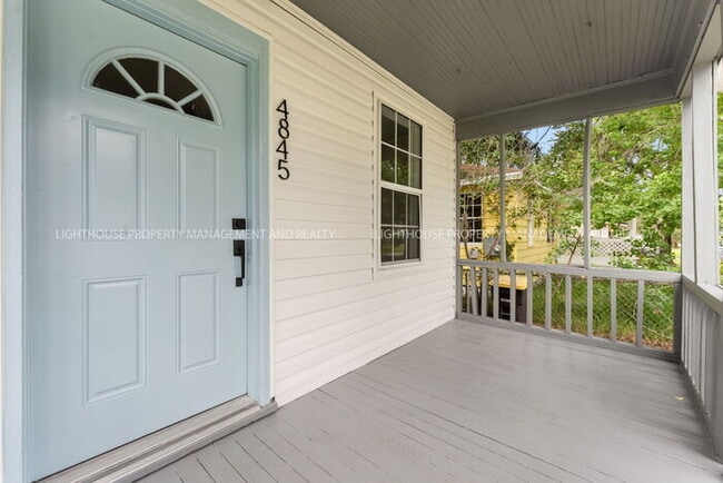 Photo - Charming Newly Renovated 2-Bedroom Home Ne...