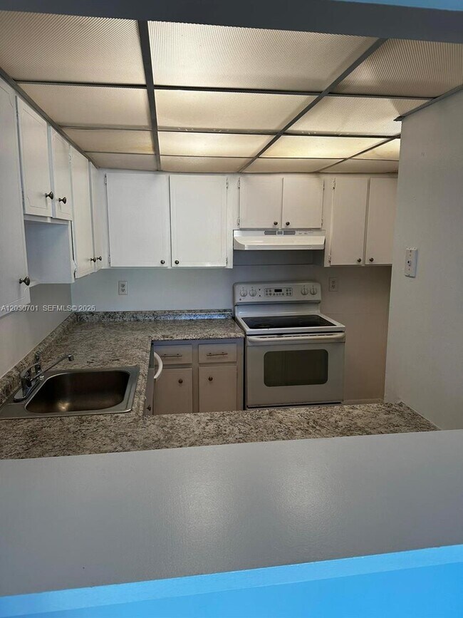 Photo - 6950 Miami Gardens Dr Unit 2-304