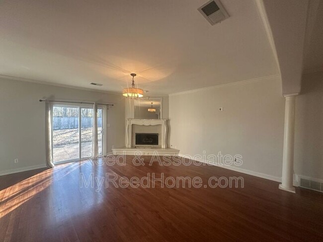 525 Chickasaw Land Way