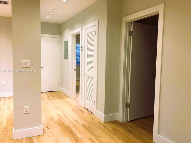 Photo - 685 SW 19th Rd