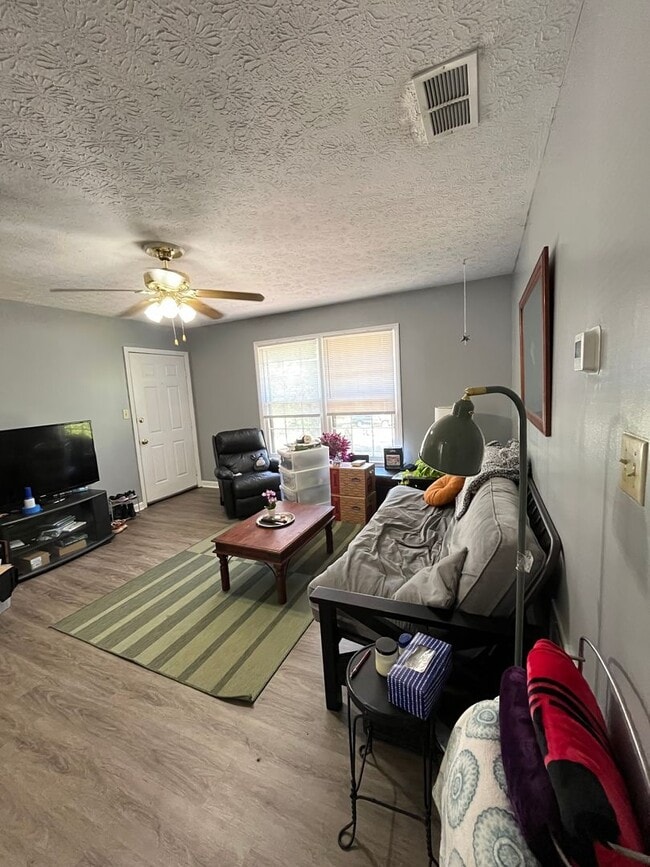 Photo - 2BR/ 2Bath on Eastside! Available end of July 2026