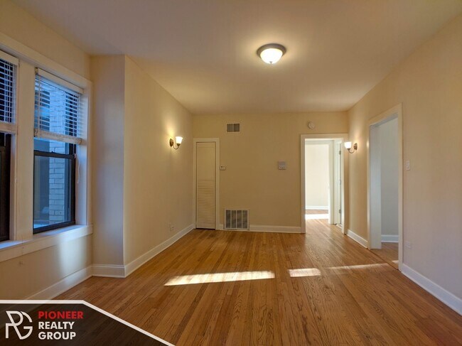 Photo - 4036 N Ashland Ave Unit 4036.5-S1