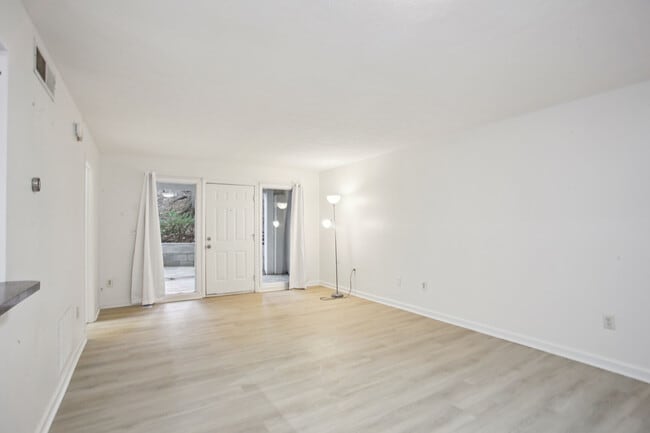 Photo - 1150 Collier Rd NW Unidad k19