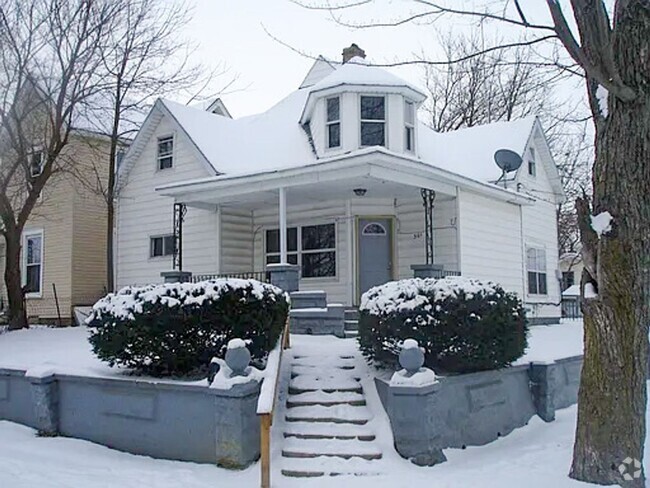 Building Photo - Short Drive to Downtown Muncie Rental