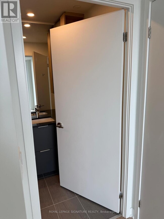 Photo - 1 Fairview Rd E Unité 503