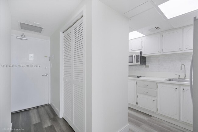 Photo - 1000 West Ave Apartment Unit 203