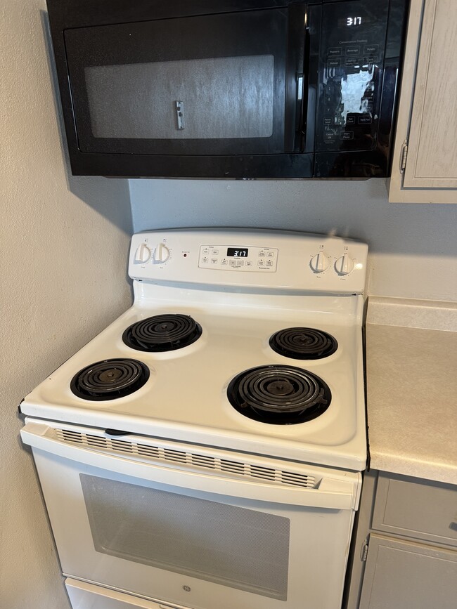 Photo - 770 University Ave Unit 3