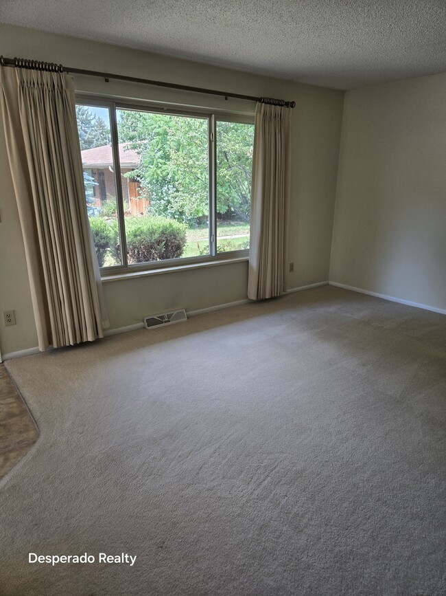 Photo - 414 E Thunderbird Dr