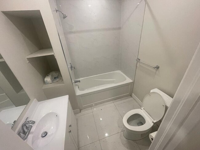 Photo - 10 McCowan Rd Unité 1