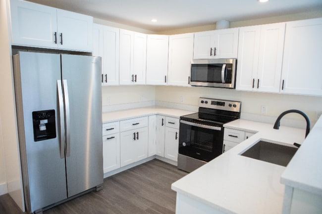 Photo - 887 Federal Rd