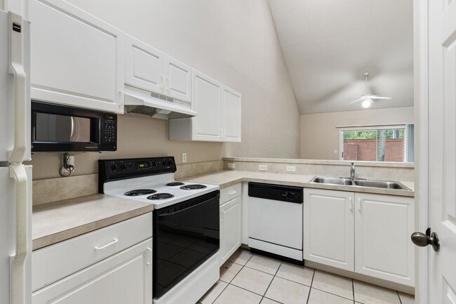 Photo - 2/2 Greens Condo at West End - Available July 10, 2026 Unit GG193