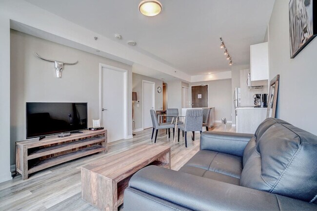 Photo - 1140 Wellington St. W Unit ID1223279P