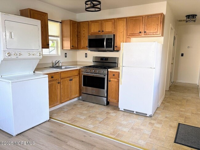 Photo - 548 Clark Ave