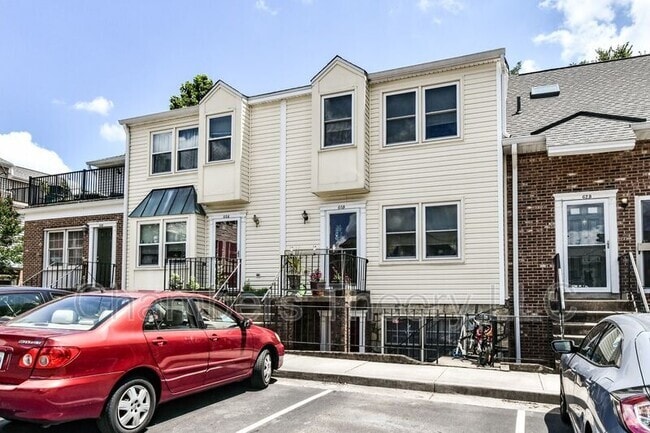 Building Photo - 60 N Bedford St Unit #60C Rental