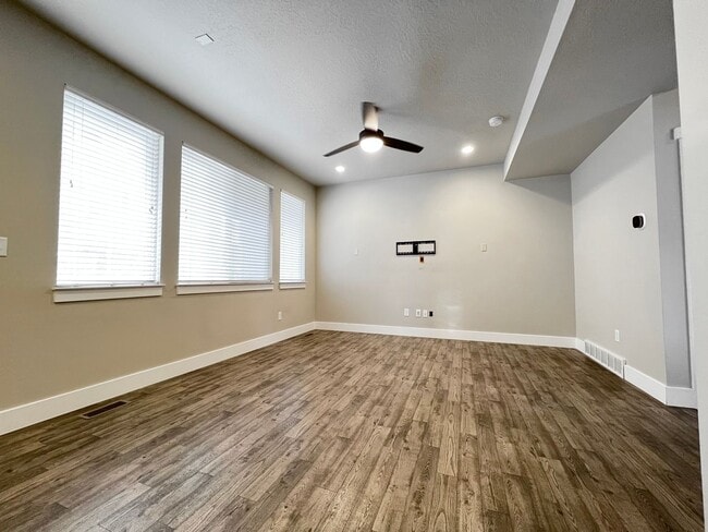 Photo - Coming soon! 3 Bedroom/2.5 Bathroom Townho...