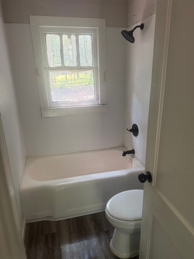 Photo - 144 Midland St