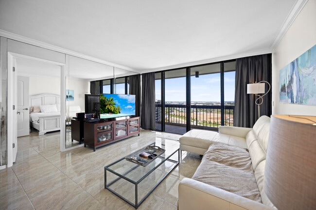 Building Photo - 2425 Presidential Way Unit Ph2