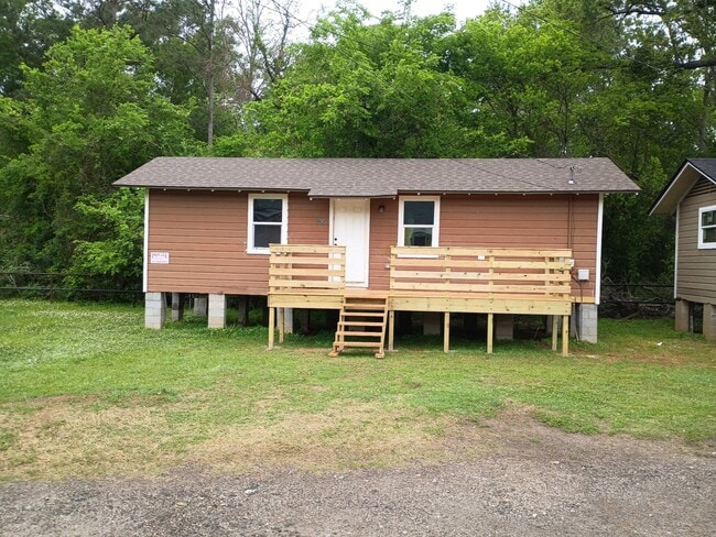 Building Photo - 326 W College St