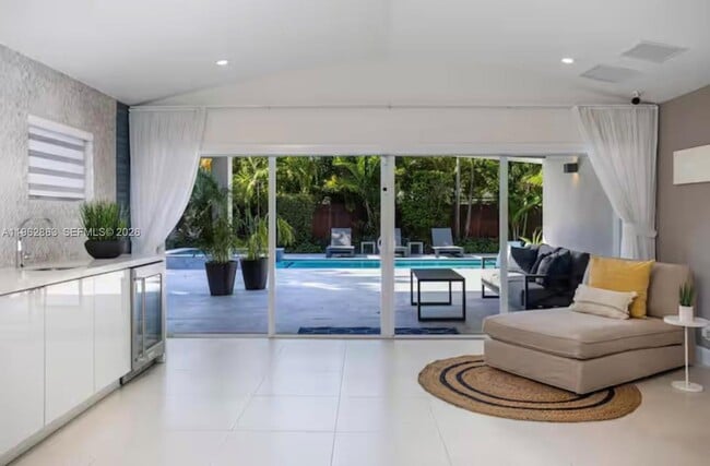 Photo - 1019 NE 115th St