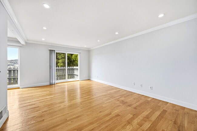 Photo - 407 Joost Ave
