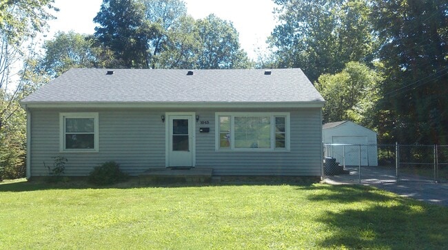 Building Photo - **August 2026****- 3 bed 2 bath - Large ba...