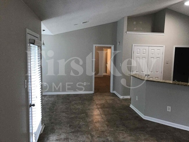 Photo - 7800 Parkview Cir E