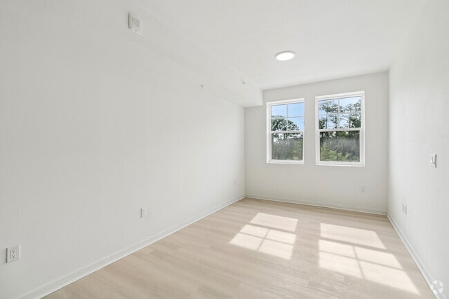2BR, 2BA w/ Den - 1,085SF - Living Room