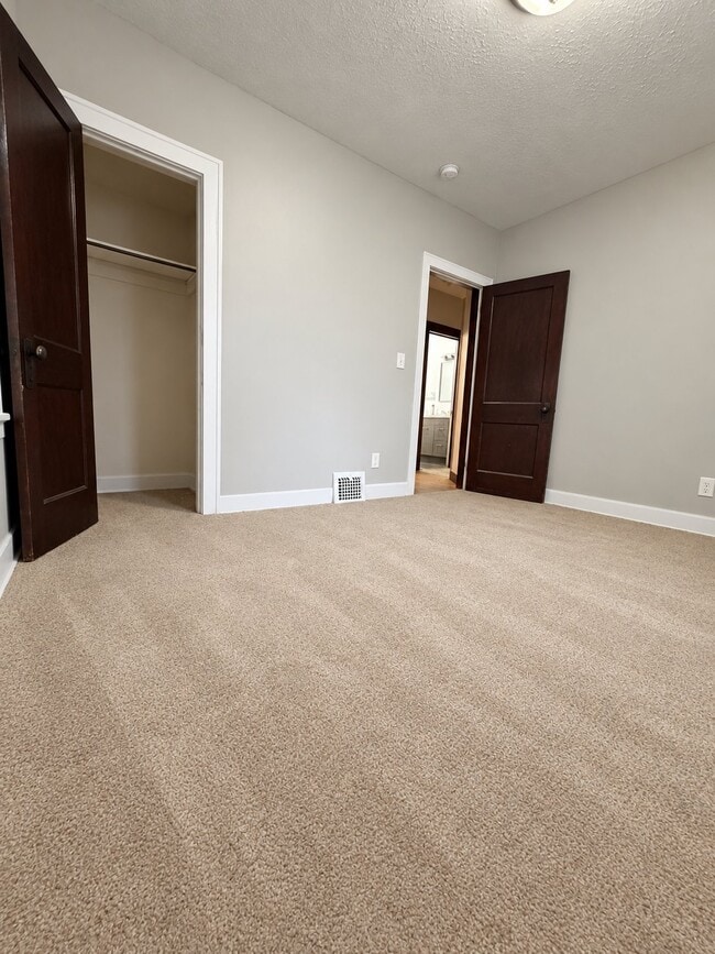 667-669 Eddy Rd Unit 1