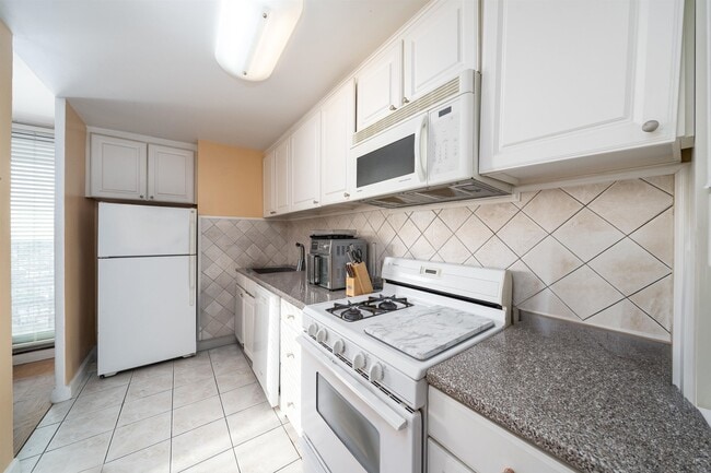 Photo - 6040 JFK Blvd E Unidad 27L