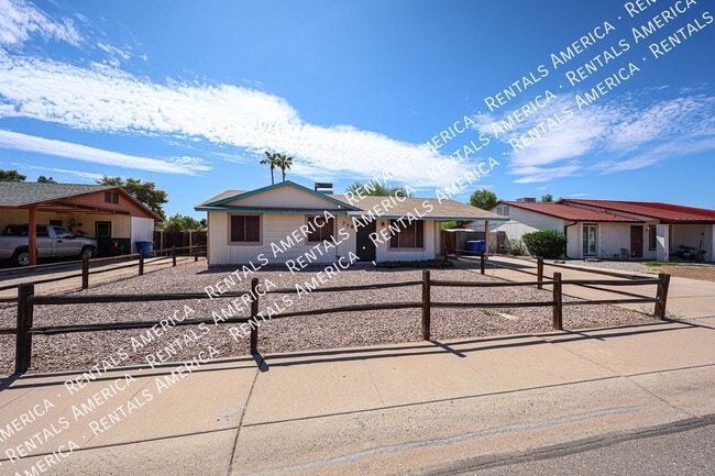 719 W Palomino Dr