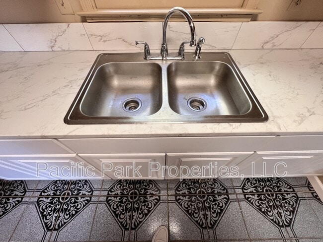 Photo - 5151 Newbury Ln