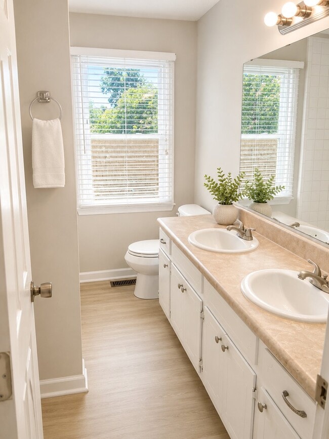 Photo - 1271 Village Cir
