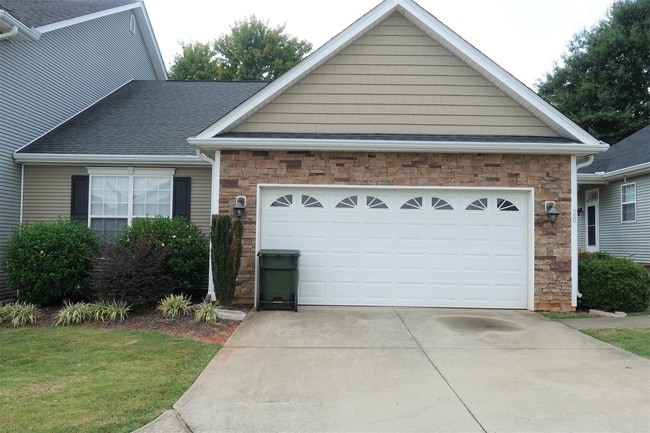 Building Photo - 20 Roselite Cir Rental