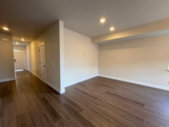 1075 Red Apple Rd Unit B5