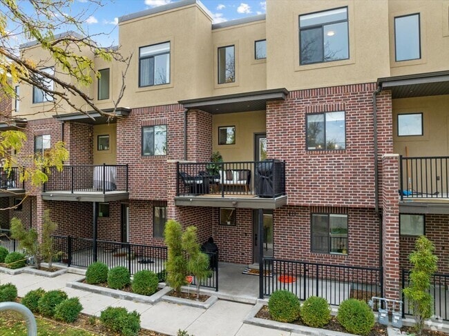 Building Photo - 1411 E Komenda Way Rental