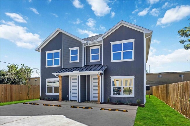 Photo - 4624 Mayflower St