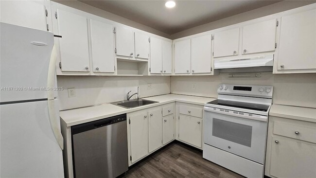 Photo - 1300 NE Miami Gardens Dr Unit 517E