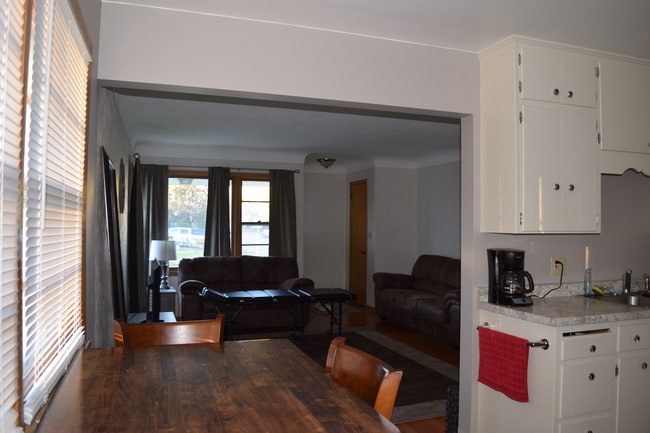 Large upstairs living room - 1588 Case Ave