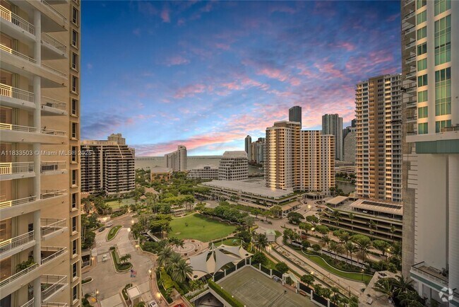Building Photo - 888 Brickell Key Dr Unit 1802 Rental