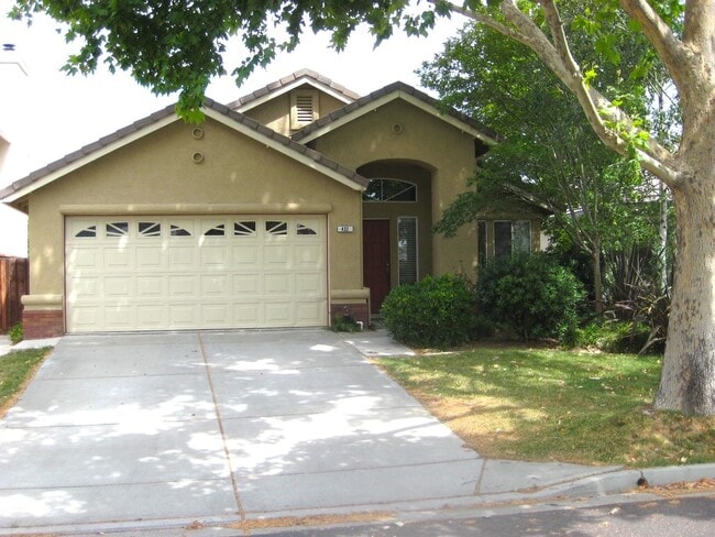 Building Photo - Single Story 3 Bed 2 Bath in Apple Hill!